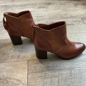 CL By Chinese Laundry Tassel Accent Cognac Burnished Western Ankle Boot Size 6.5